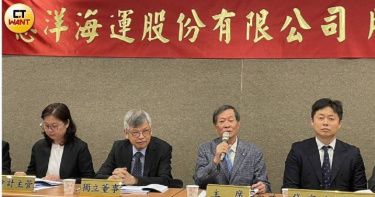 慧洋-KY 2025全年每股稅後盈餘（EPS）為5.27元，圖右二為董事長藍俊昇。（圖／李蕙璇攝）
