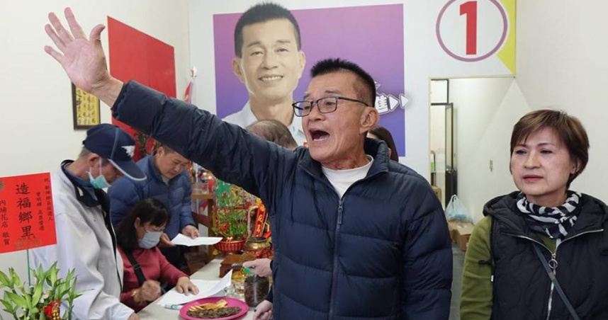 屏東新埤鄉長補選結果11日揭曉,現任鄉民代表曾明輝(揮手者)當選。(圖/報系資料庫)