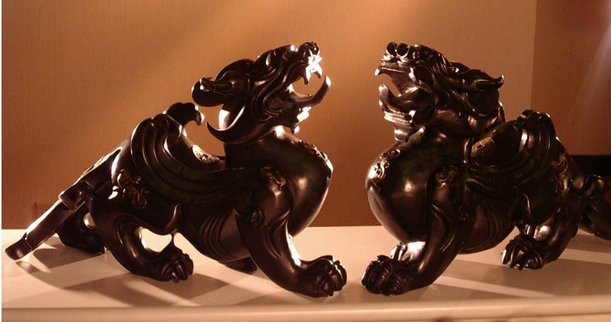 今年開運招財吉獸是龍及貔貅，可以將其擺設在「聚財位」、大門口內或外，面向外招財。（圖／楊登嵙提供）