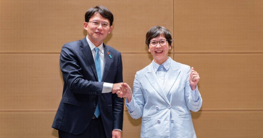 民眾黨立委黃國昌與前立委蔡壁如（右）。（圖／翻攝自臉書／台灣民眾黨）