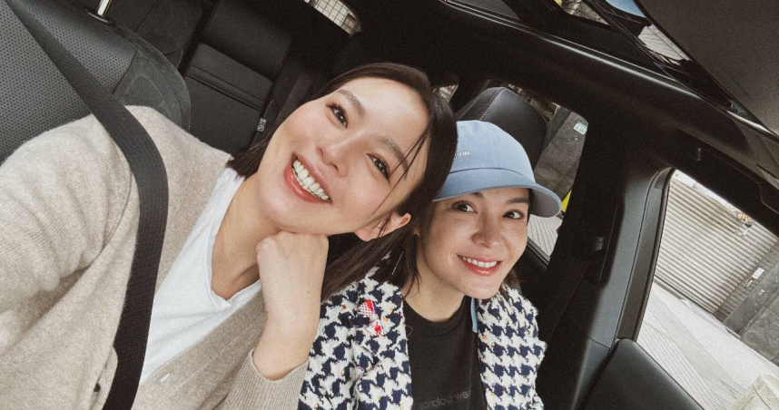 劉品言（左）對於能訪問好友張榕容（右）相當開心。（圖／鏡電視提供）