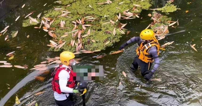 竹山男子修水管不慎跌入野溪溺斃，頭部外傷恐成致命原因。（圖／翻攝畫面）