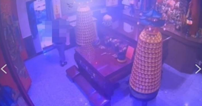 鄭男以老虎模型掉包興安宮裡的虎爺神像後，將正牌虎爺神像用油漆上色，涉嫌竊盜罪。（圖／翻攝畫面）