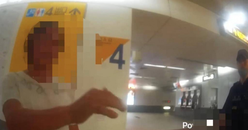 高雄捷運驚傳酒醉攻擊,男子狂言「沒醉」揮拳毆人。（圖／翻攝畫面）