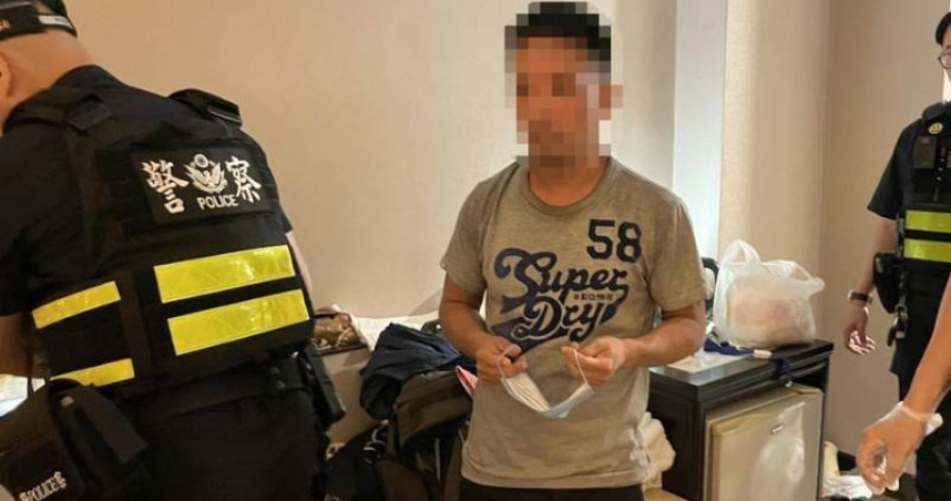台中北區某間旅館遭臨檢，警方在1間房內搜出毒品及吸食器，2人當場被移送法辦。（圖／翻攝畫面）