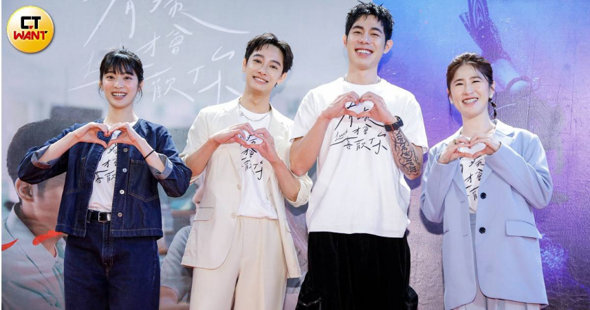 江齊（左起）、劉修甫、詹懷雲、百白出席中華郵政活動。（圖／趙文彬攝）