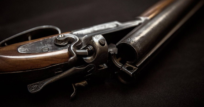 日本松山市收購店內驚傳「模型槍」走火，警方已介入調查。（示意圖／Pixabay）