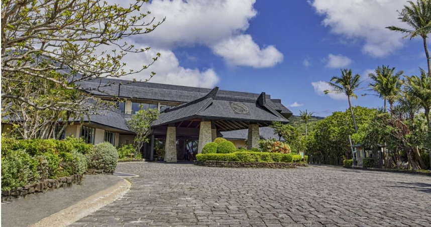 墾丁凱撒飯店25日又傳出疑似食物中毒事件。台東律師公會於21日在該飯店用餐，目前33名團員中已有16人陸續出現發燒、腹瀉等不適症狀。（圖／翻攝墾丁凱撒飯店官網）