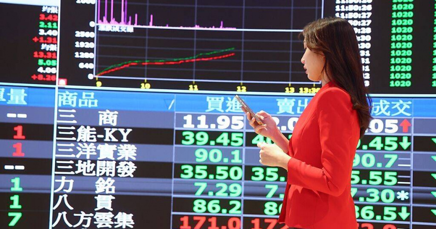台股21日早盤下跌百點。（圖／報系資料照）