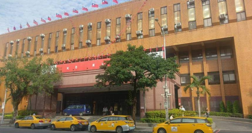 台師大女足隊教練周台英涉刑案，北檢23日上午指揮市調處約談4學生。（圖／翻攝畫面）