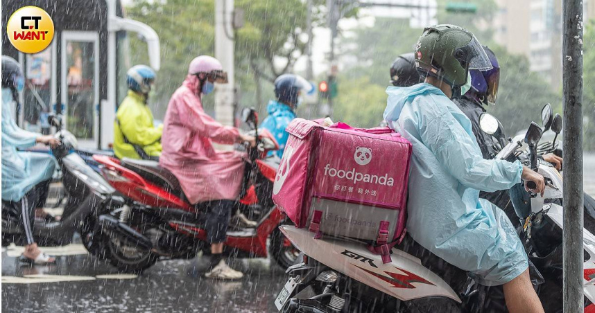 中南部仍有豪雨或大雨，雨區周六由南往北擴大。（示意圖／焦正德攝）
