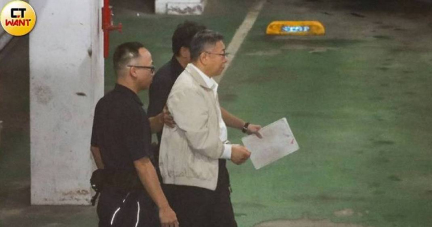 林國成說，他已經收到不少立委託他轉達對柯文哲66歲生日的祝福，但柯被羈押已經一年，他寧可祝福柯「生日平安」。（圖／劉耿豪攝）