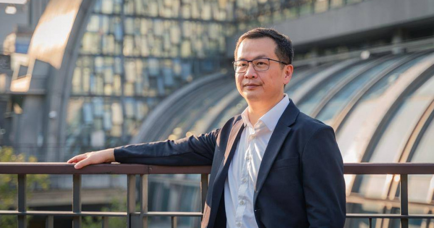 國民黨立委羅智強16日於指出，沈伯洋長期打壓陸配，不該要大家為其承擔後果，而同樣不願保護陸配的賴清德竟也要求韓國瑜保護沈伯洋。羅智強表示，「門都沒有」，他絕對反對到底。（圖／摘自羅智強臉書）