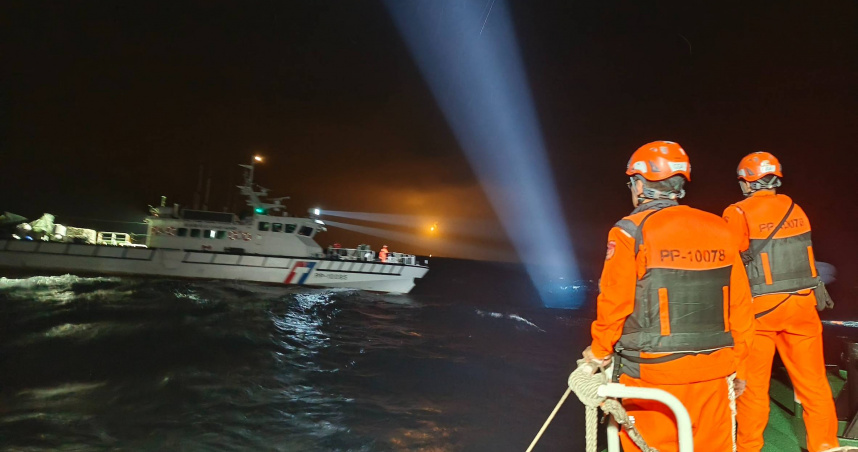 海巡署派出3艦6艇全力搜救，希望能早日傳出好消息。（圖／翻攝畫面）
