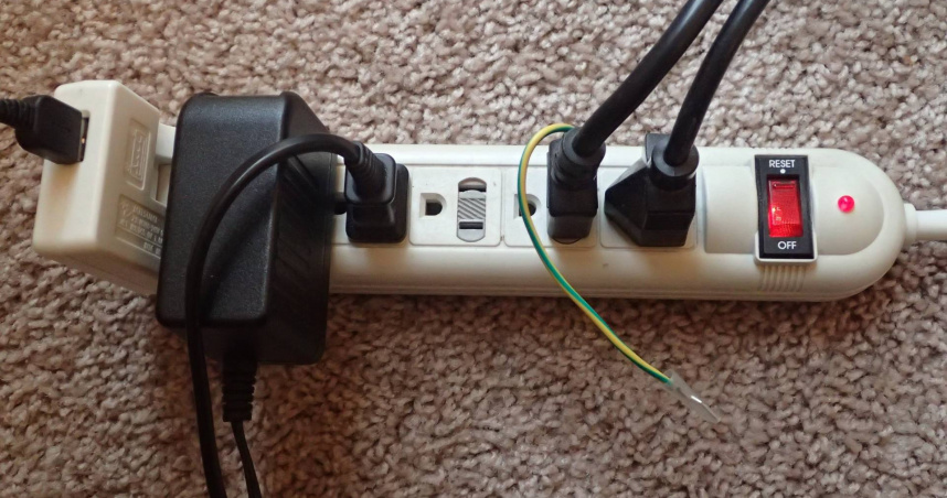 一位民眾在南韓飯店使用台灣規格的延長線，未搭配變壓器，沒想到才剛通電就爆炸。圖僅示意，與本文無關。（示意圖／photoAC）