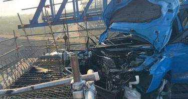 30歲駕駛自撞身亡。（圖／翻攝畫面）