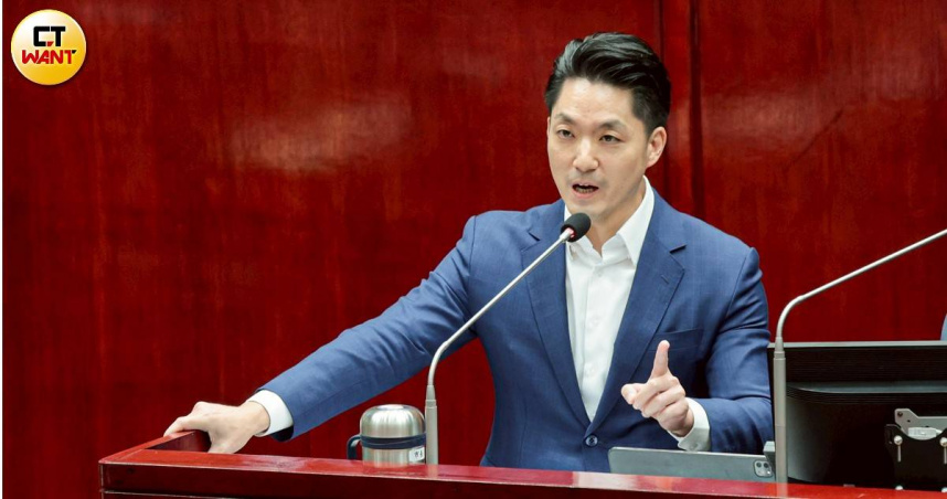 台北市議員詹為元分析台北市政府最新人事調整，認為蔣萬安提拔李泰興出任副市長，與北市未來財政規劃布局密切相關。（圖／黃耀徵攝）