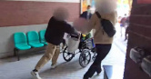 身價8億的102歲人瑞前往馬偕醫院就醫時，引發搶人大戰。（圖／翻攝畫面）