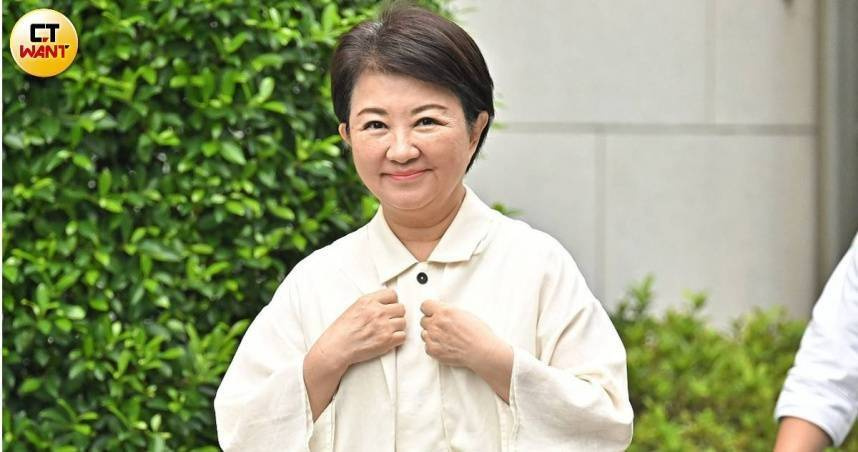 台中市長盧秀燕21日談普發現金議題，主張發放金額應法制化、制度化，並強調相關財源來自全民，「這不是總統的私房錢」。（圖／黃威彬攝）