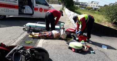 女騎士沒2段式左轉遭猛撞奪命 肇事貨車司機驗出酒精反應