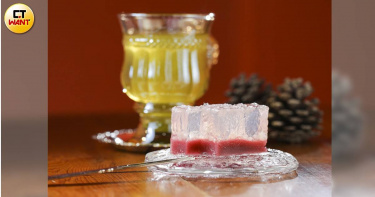 以北海道鍛高潭梅酒與煉羊羹組合的創新和菓子「夜咲」。（140元）（圖／記者林士傑攝）