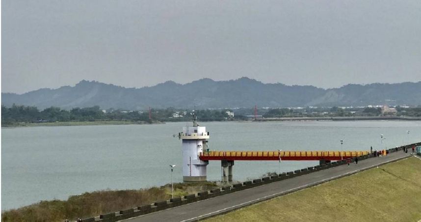 近日傳出在高雄燕巢阿公店水庫（見圖）附近路段發生危險駕駛的行為，岡山警方已經展開調查。（本報資料照片）