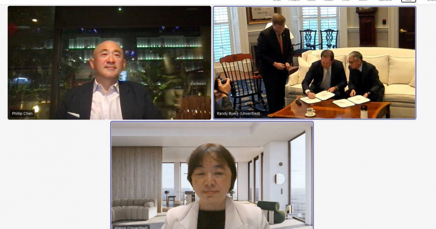 董事長陳宇慷與（左上圖）美國達拉斯浸會大學（Dallas Baptist University, DBU）校長萊特博士（右上圖中間）以視訊方式簽署合作備忘錄。（圖／辭修高中提供）