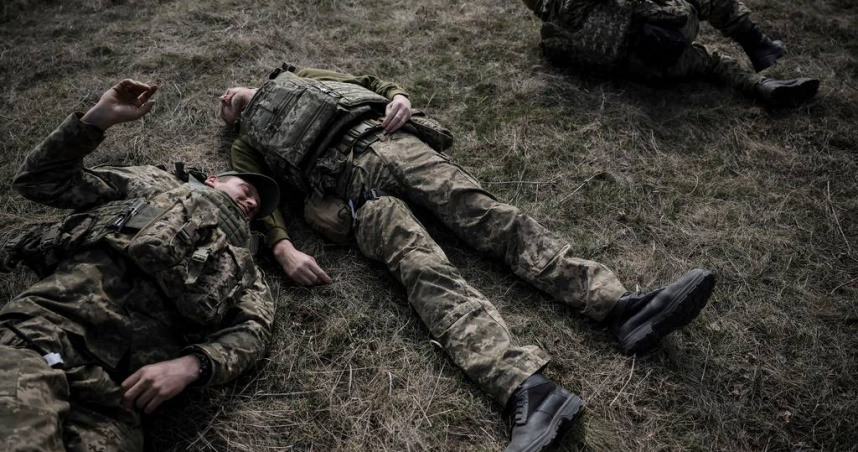 俄烏戰爭中有許多在前線打仗的士兵陣亡，俄羅斯卻出現不少女性等著丈夫戰死拿撫恤金，女律師揭露這種風氣，引發熱議。（示意圖／達志／美聯社）