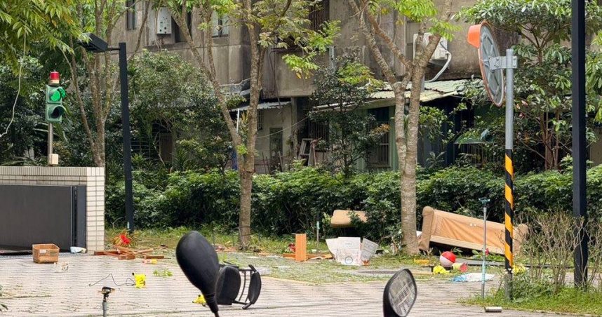 男子高樓狂砸家具玻璃驚動全社區。（圖／翻攝畫面）