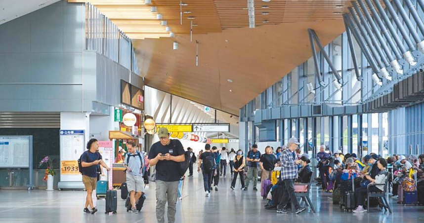 台鐵票價6月23日調漲，花蓮往返台北自強號單程票價將從440元漲到583元，恐衝擊花蓮觀光產業。圖為花蓮車站。（圖／中國時報羅亦晽攝）