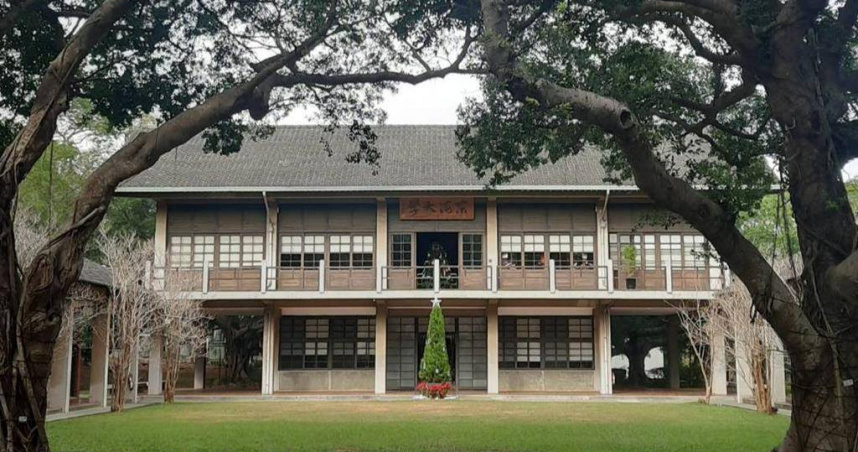 台中市驚傳疑似虐貓事件，有民眾13日於社群媒體發文表示，在大甲鐵砧山雕塑公園發現1隻被橡皮筋纏住的虎斑貓，緊急通報動保專線救援。台中市動保處14日回應，昨天下午已派員救援，但現場未發現貓咪身影。（圖／翻攝臉書社團「貓咪也瘋狂俱樂部 CrazyCat club」）