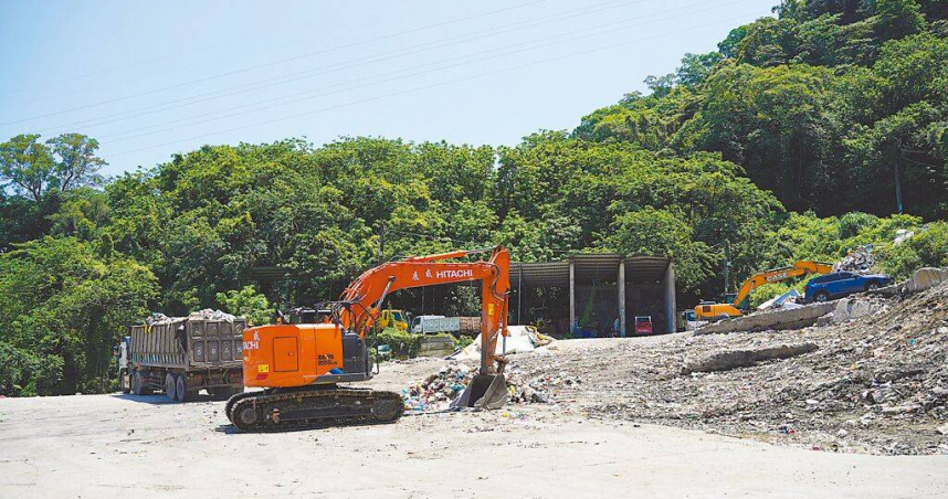 竹東衛生掩埋場的裸露暫置垃圾14日終於全數清除，新竹縣環保局下一個清理重點瞄準湖口掩埋場。（圖／新竹縣府提供／中國時報邱立雅竹縣傳真）