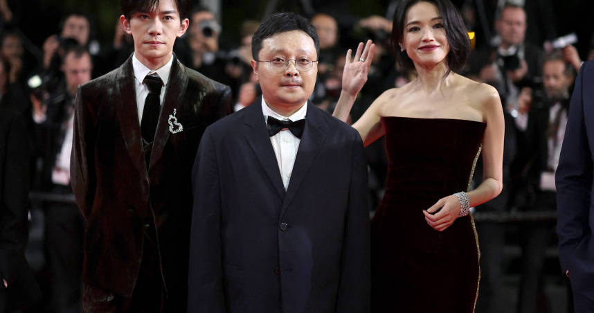 《狂野時代》舒淇（右起）、導演畢贛、易烊千璽齊聚坎城影展。（圖／路透）