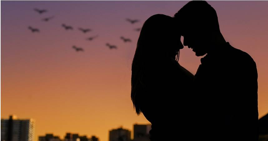 李怡貞爆富商人夫偷吃啦啦隊女孩。（示意圖／Pexels）