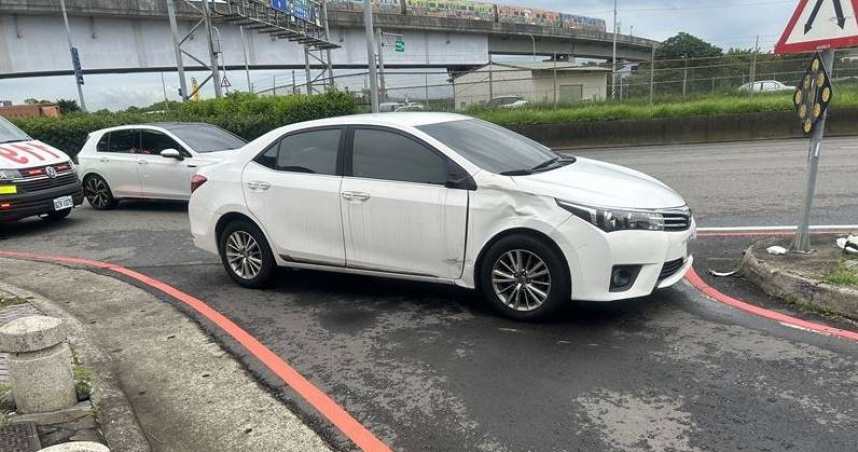 12強球星、中職味全龍球員張政禹昨（28）日下午開車行經桃園青埔撞倒一名20歲騎士，對方被緊急送醫救治。（圖／翻攝畫面）