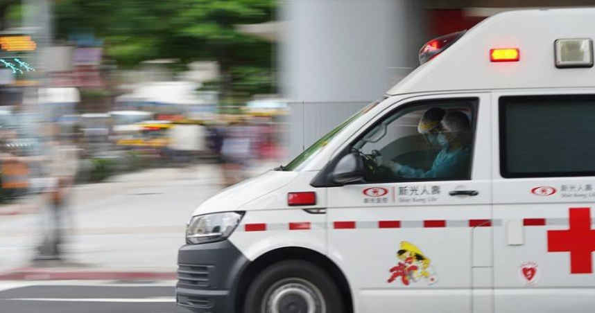 宜蘭縣礁溪鄉發生2車事故，機車為了閃避前方竄出的轎車，導致騎士摔傷送醫。（示意圖／報系資料照）