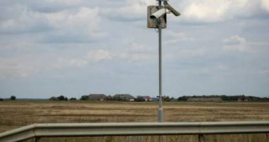 男子因不滿開車被測速照相，竟持黃色噴漆汙損測速照相鏡頭，最終被處3月徒刑。（示意圖／翻攝Pexels）