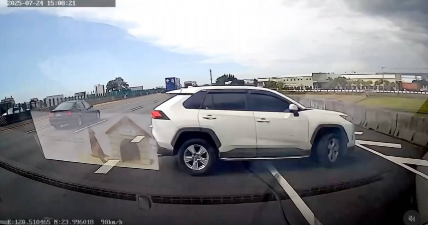 國1彰化段黑車鬼切釀禍後逃逸。（圖／翻攝自Threads）