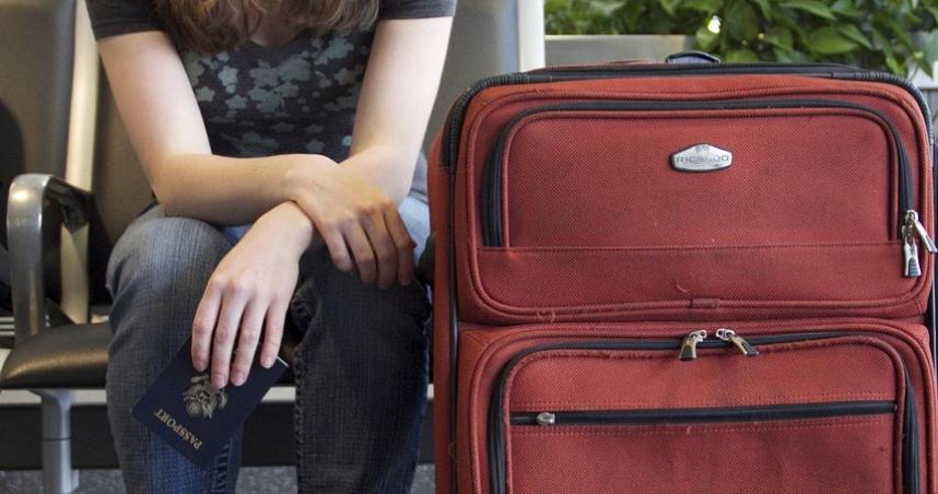 海關翻出肉色飛機杯，她下意識比了大拇指並脫口一句『Nice』，全場笑翻。（示意圖／Pixabay）