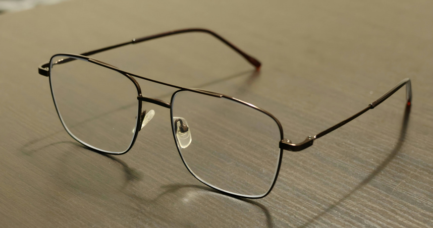 粘靖旻說明，只要是30公分內的近距離活動，若超過30分鐘，就會對眼睛造成負擔。（示意圖／翻攝自unsplash）