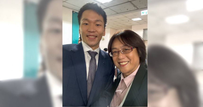 林倩綺（圖右）直言，各單項運動協會目前仍有三大問題待解，期盼運動部長李洋能夠積極推動改革。（圖／林倩綺辦公室提供）