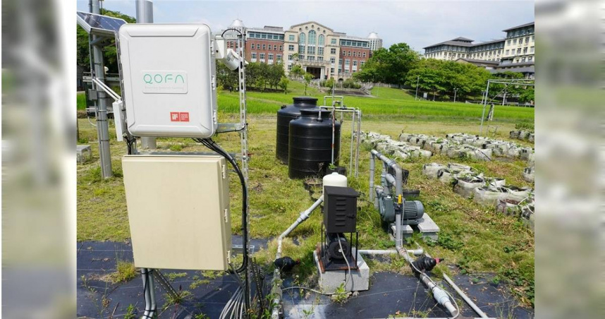 嘉義大學示範農場導入低碳栽培與智慧農業技術，透過感測器與物聯網精準監測水肥與環境條件，提升藥材活性成分含量與品質穩定性。（圖／嘉大提供／中國時報記者呂妍庭嘉義傳真）