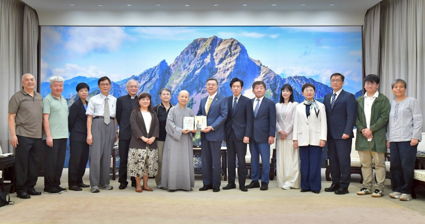 行政院長卓榮泰今（19）日表示，感謝釋昭慧召集人為國家整體發展用心設想，針對「普發現金」1萬元的領取，提出民間另一種思考與聲音，提案不僅相當正面，亦助益良多。（圖／取自行政院網站）