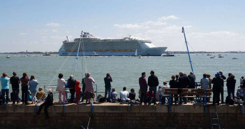 有女乘客將郵輪房卡藏在胸罩裡，引發其他旅客在Reddit上熱議。（示意圖／達志／美聯社）