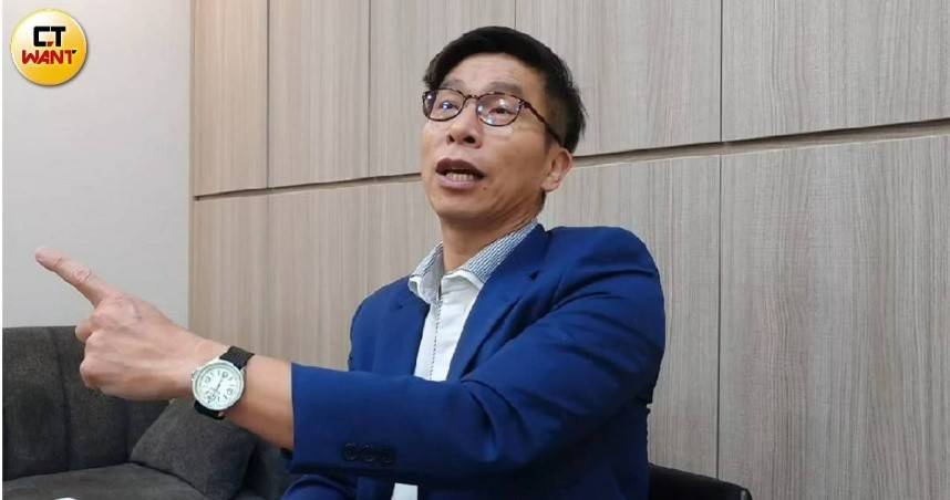 鍾佳濱表示，一個軍隊能不能保衛國家，靠的是軍人還有武器是否精良，不是靠薪水，只有雇傭兵才是看著酬勞去打仗。（圖／甯其遠攝）