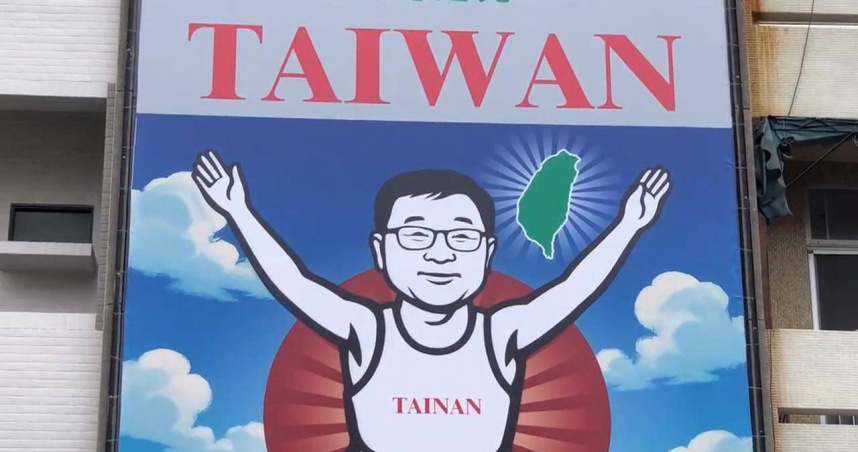 台南南區，一棟四層樓透天厝，外牆看板設計，像極了日本大阪知名的固力果跑跑人招牌，引發熱烈討論。（圖／民視新聞）