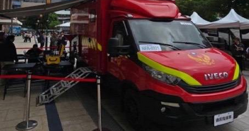 民眾黨立法院黨團副總召張啓楷16日披露，消防署4億巨額採購案，竟讓資本額僅520萬元的貿易公司取得最優評選第一順位。（圖／張啓楷辦公室提供）