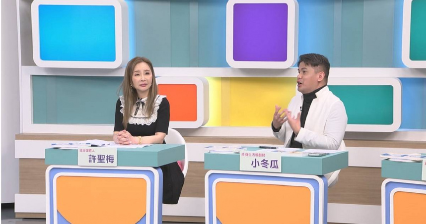 資深媒體人許聖梅（左）、終身生活規劃師小冬瓜上節目分享曹西平告別式的感人細節。（圖／和展影視提供）