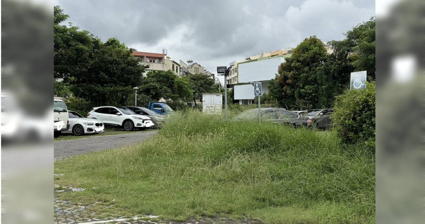 有彰化民眾表示，致電請市公所民政課派人去除草，卻得到「鬼月不能除草」的回應。（圖／翻攝自臉書／吳韋達）