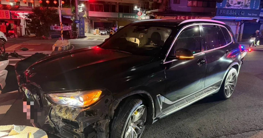 新莊深夜BMW自撞庇護島！男駕駛稱恍惚急喊不用送醫　警察一驗下場慘了
